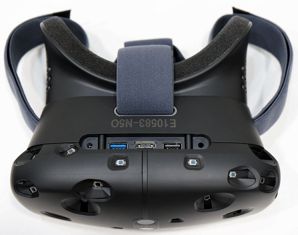 HTC Re Vive 機頂的插口與電䌫插上的位置